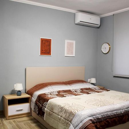 2V1 - Blloku Bkt Lägenhet Tirana Exteriör bild